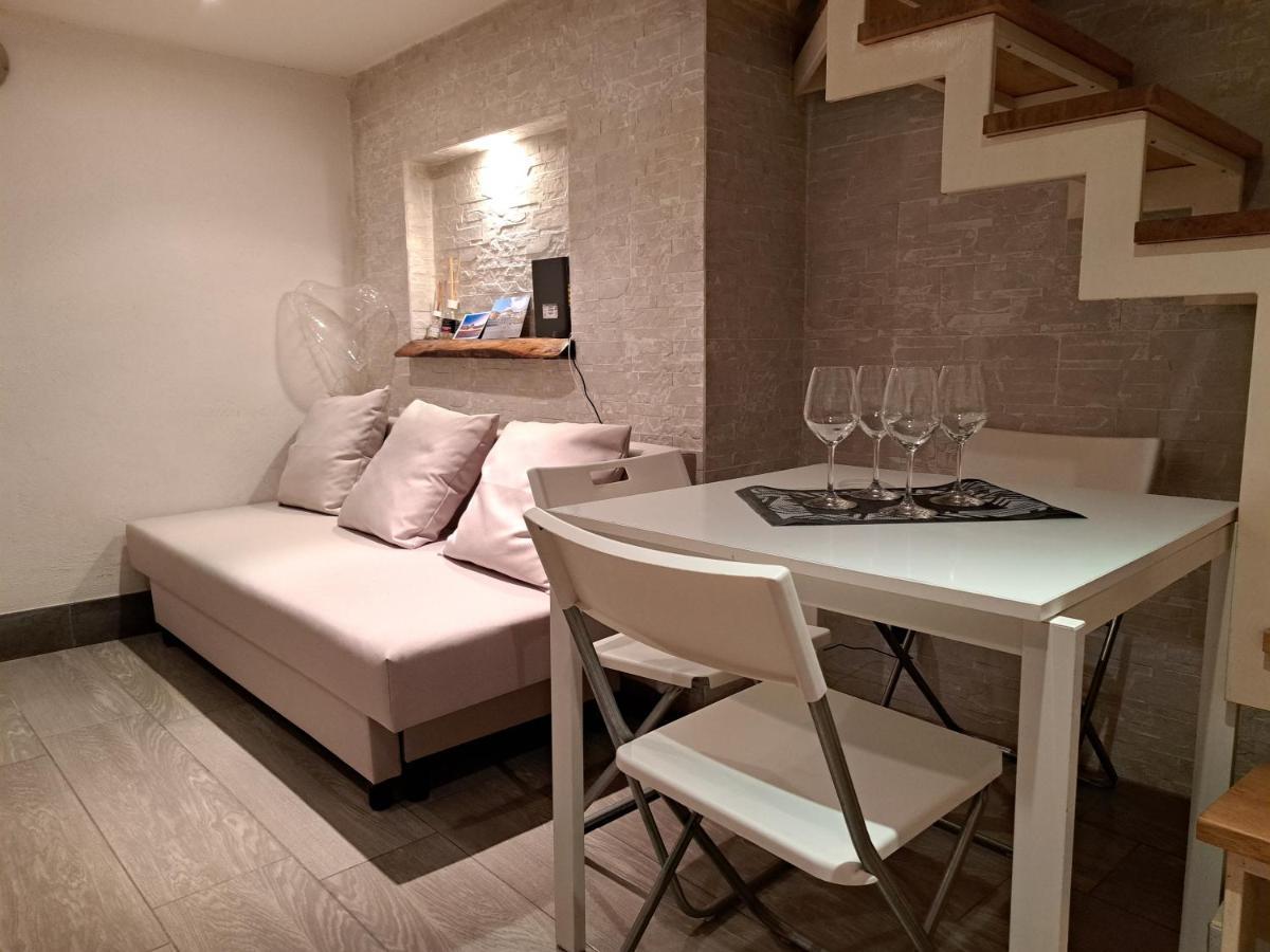 Toledo 27, A Due Passi Da Piazza Del Plebiscito Apartment Naples Luaran gambar