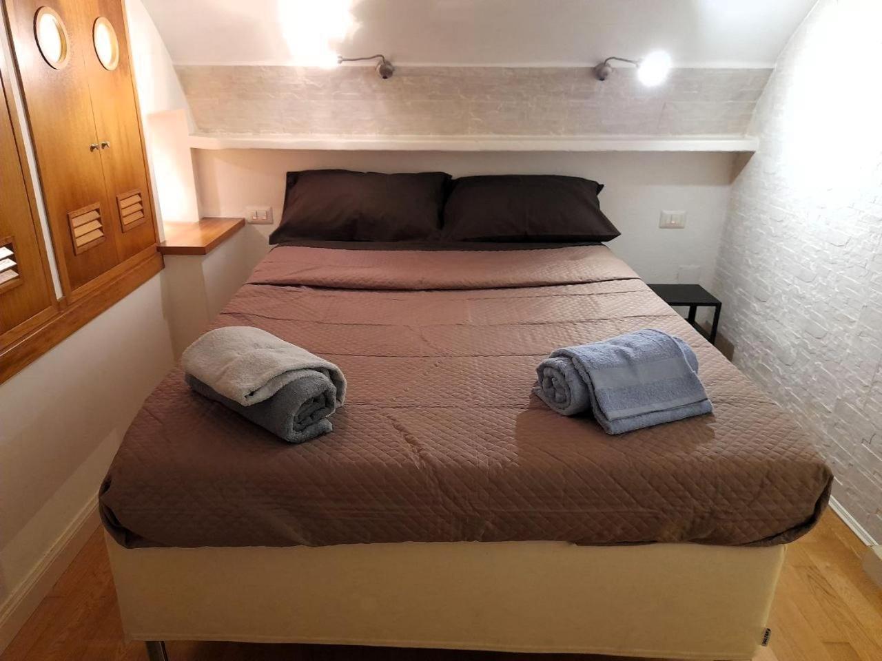 Toledo 27, A Due Passi Da Piazza Del Plebiscito Apartment Naples Luaran gambar